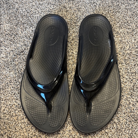 OOFOS OOlala recovery sandal black patent, 8 - Picture 9 of 10